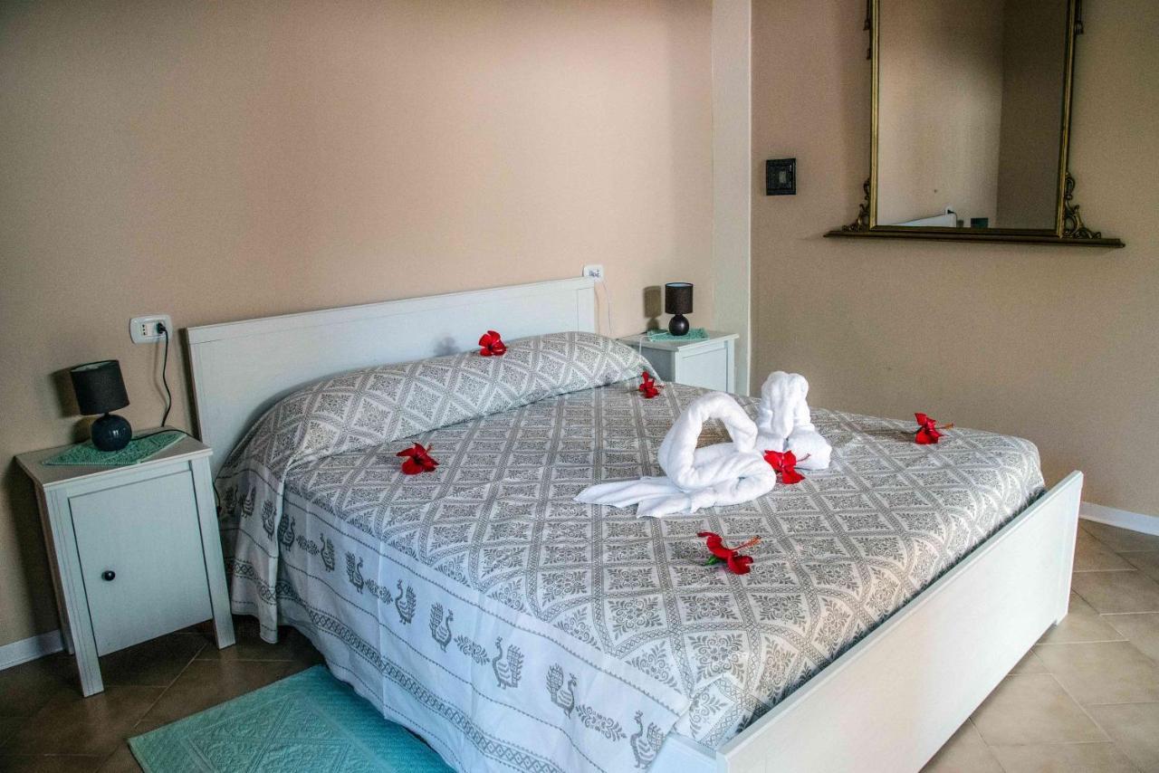 Hotel Oleandro Villasimius Eksteriør billede